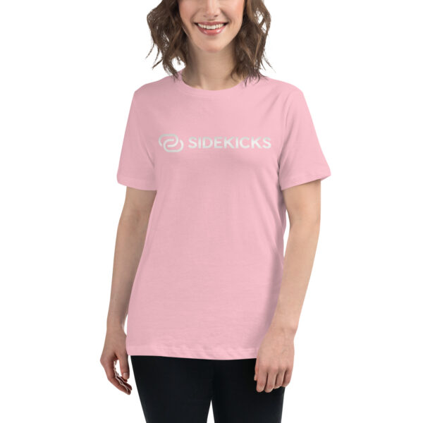 womens relaxed t shirt pink front bee.jpg